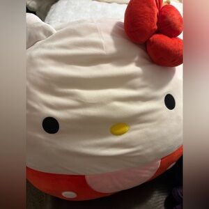 20’ Huge Hello Kitty Plush used a few flaws been dry cleaned